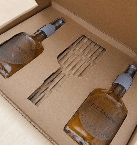 Prototipo de envase de cartón utilizado como referencia en un proyecto de diseño de packaging.